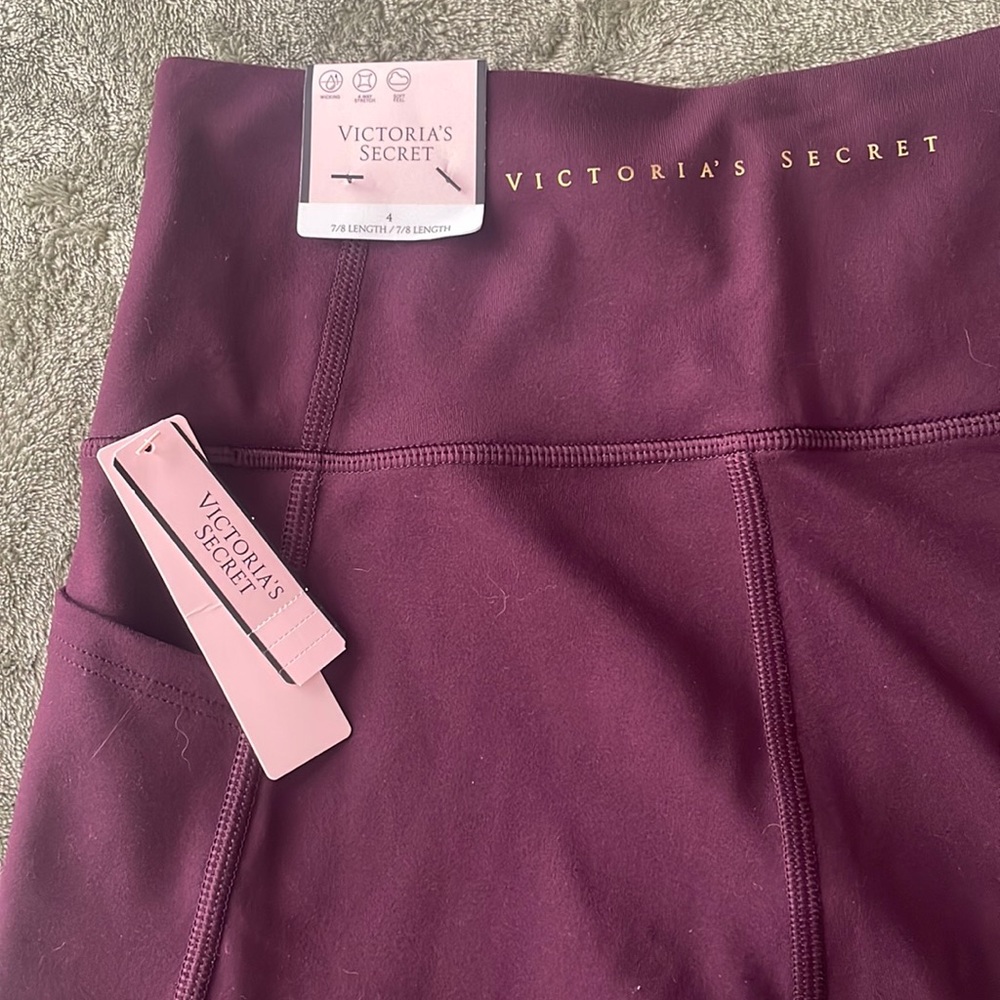 Victoria’s Secret 7/8 length size 4
